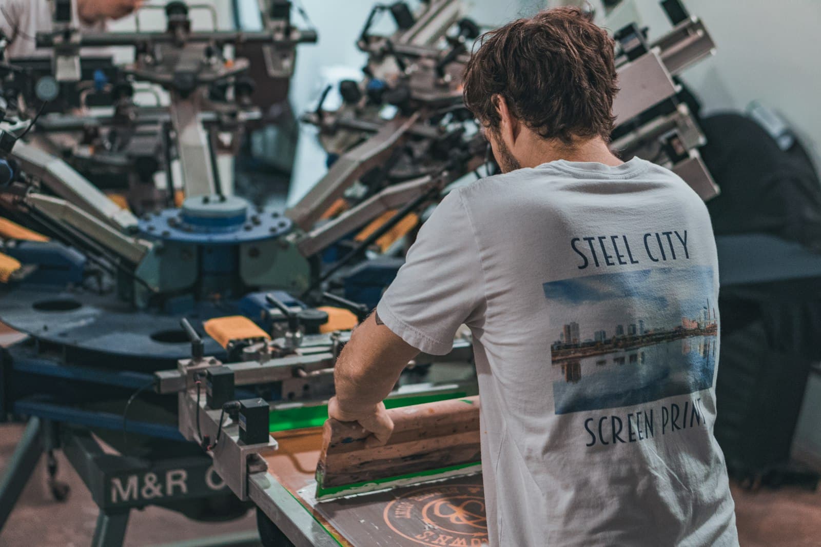 Operator at a print carousel